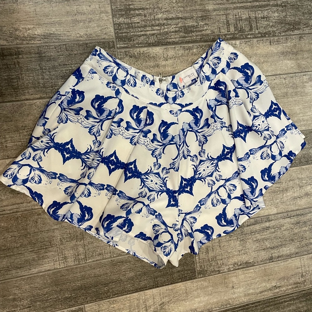 Beautiful two piece set - Picture 3 of 4